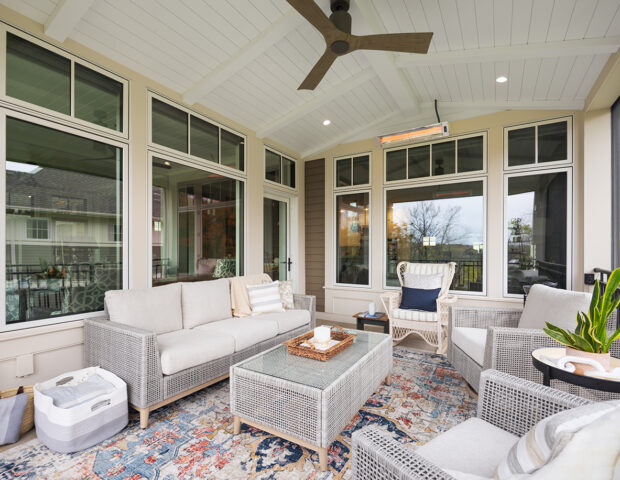 Covered deck with phantom Screens