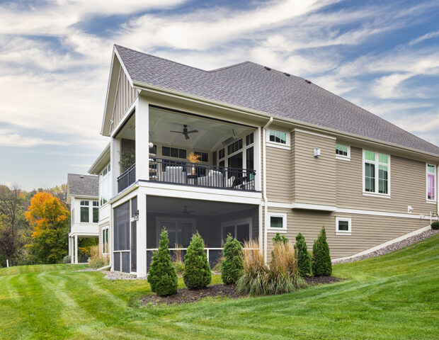 Covered deck with phantom Screens