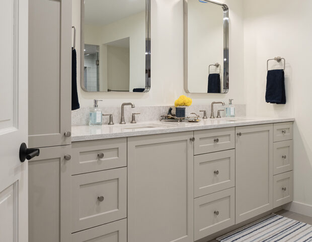 Lake Minnetonka Family home with lower level bathroom