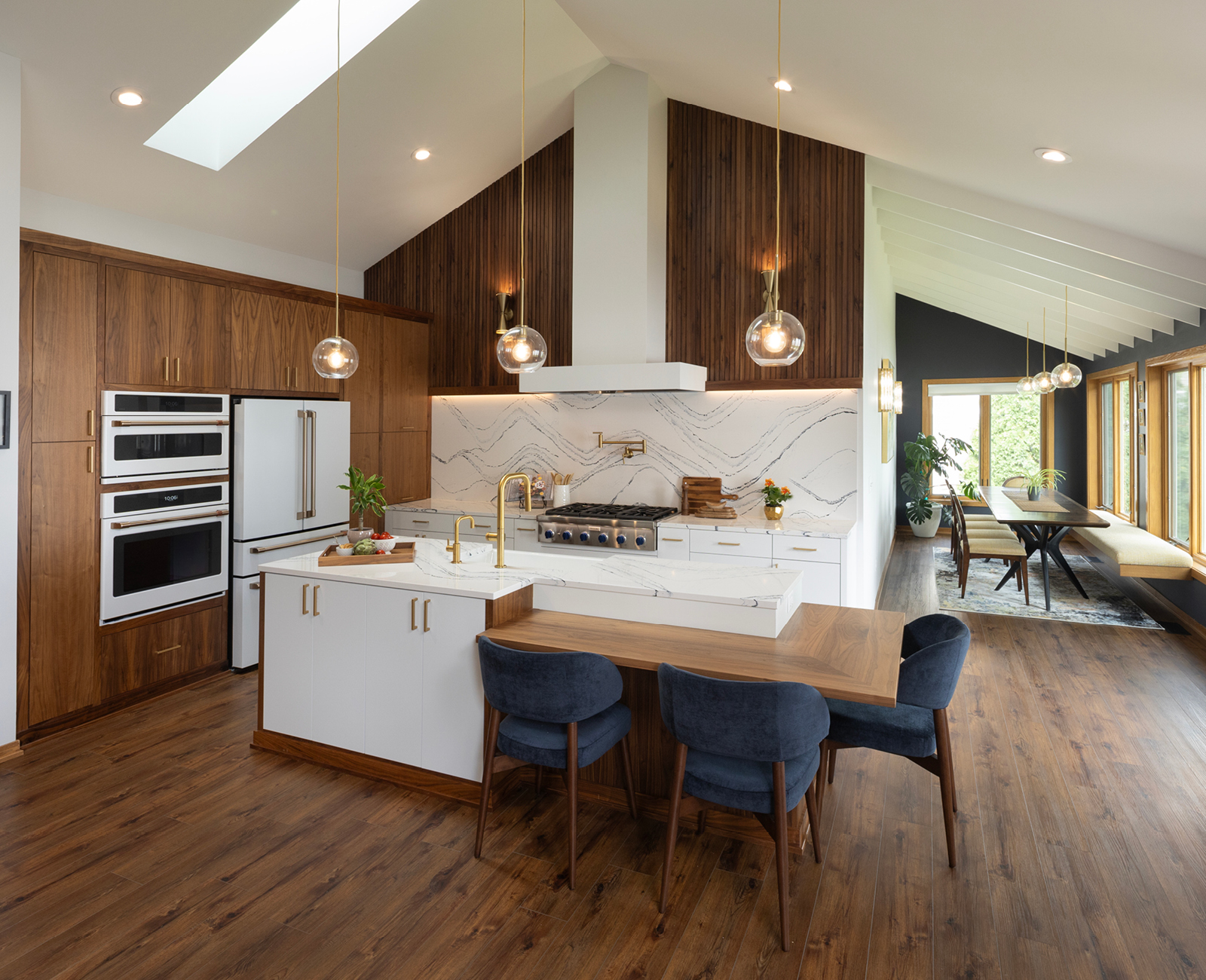 The beautiful after image of our remodel kitchen in Shorewood, MN with its stunning kitchen.