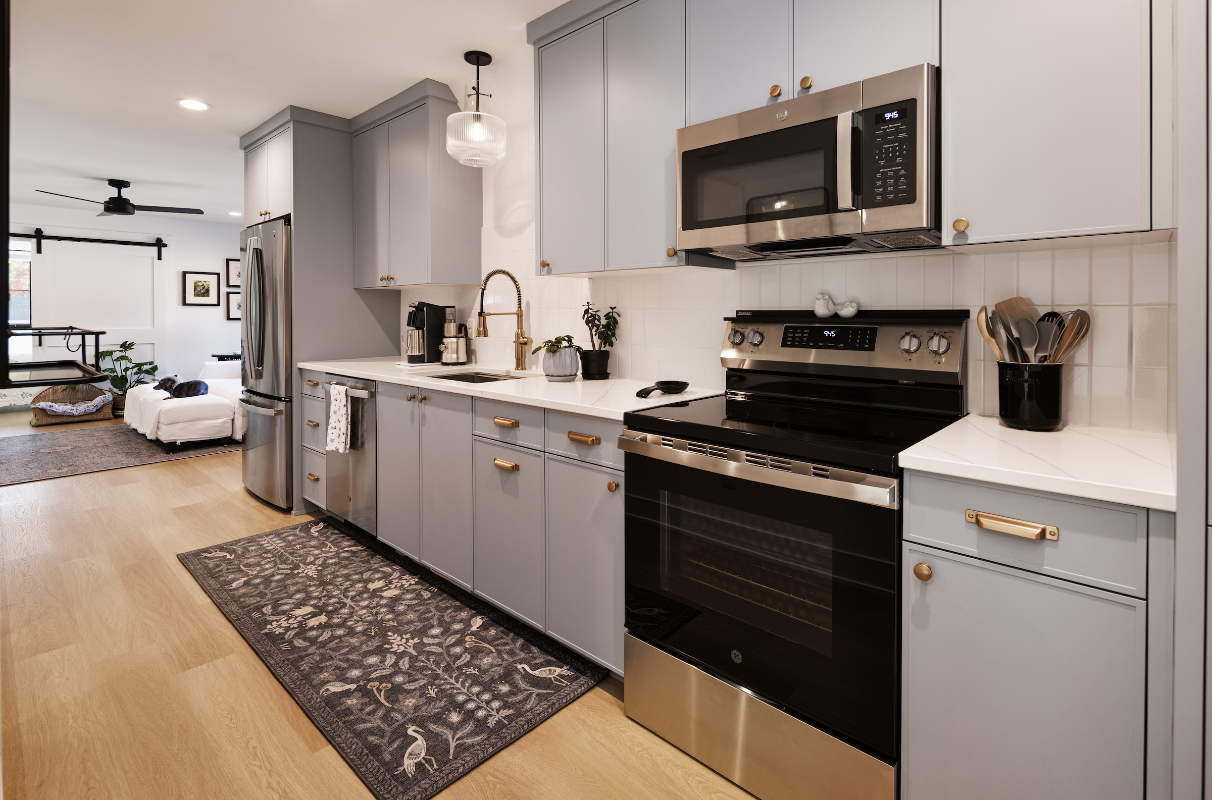 ADU above 3-car garage - all amenities including this kitchen